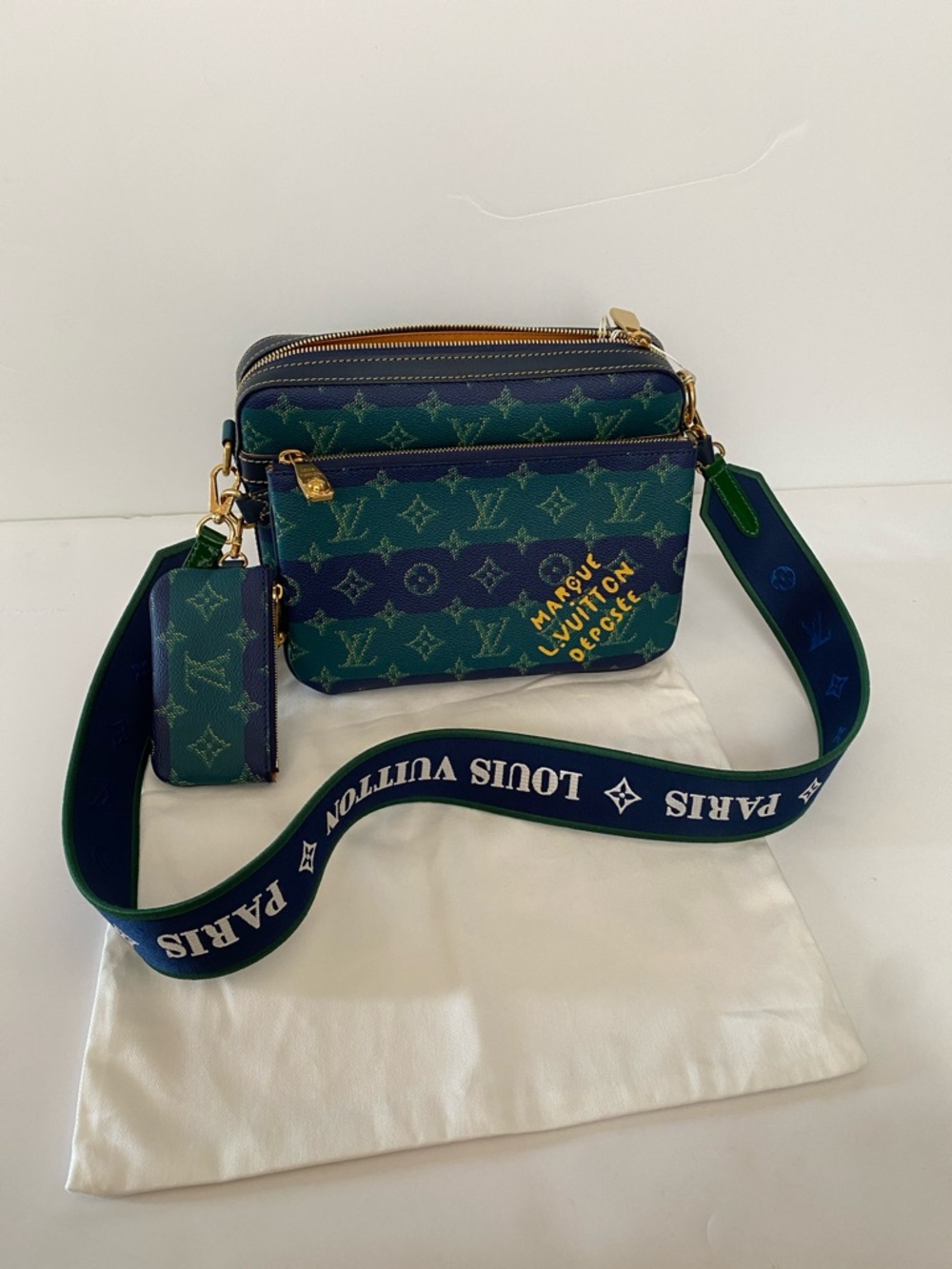 Louis Vuitton trio messenger green